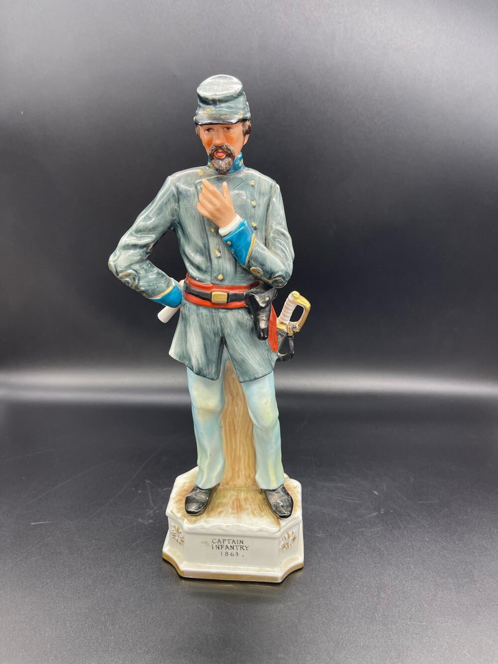 Royal Crown Arnant 5th Ave 2941 Captain Infantry 1863 Civil War Figurine